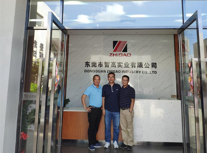  阿爾派的楊科長(zhǎng)與車?yán)遄拥那乜? title=